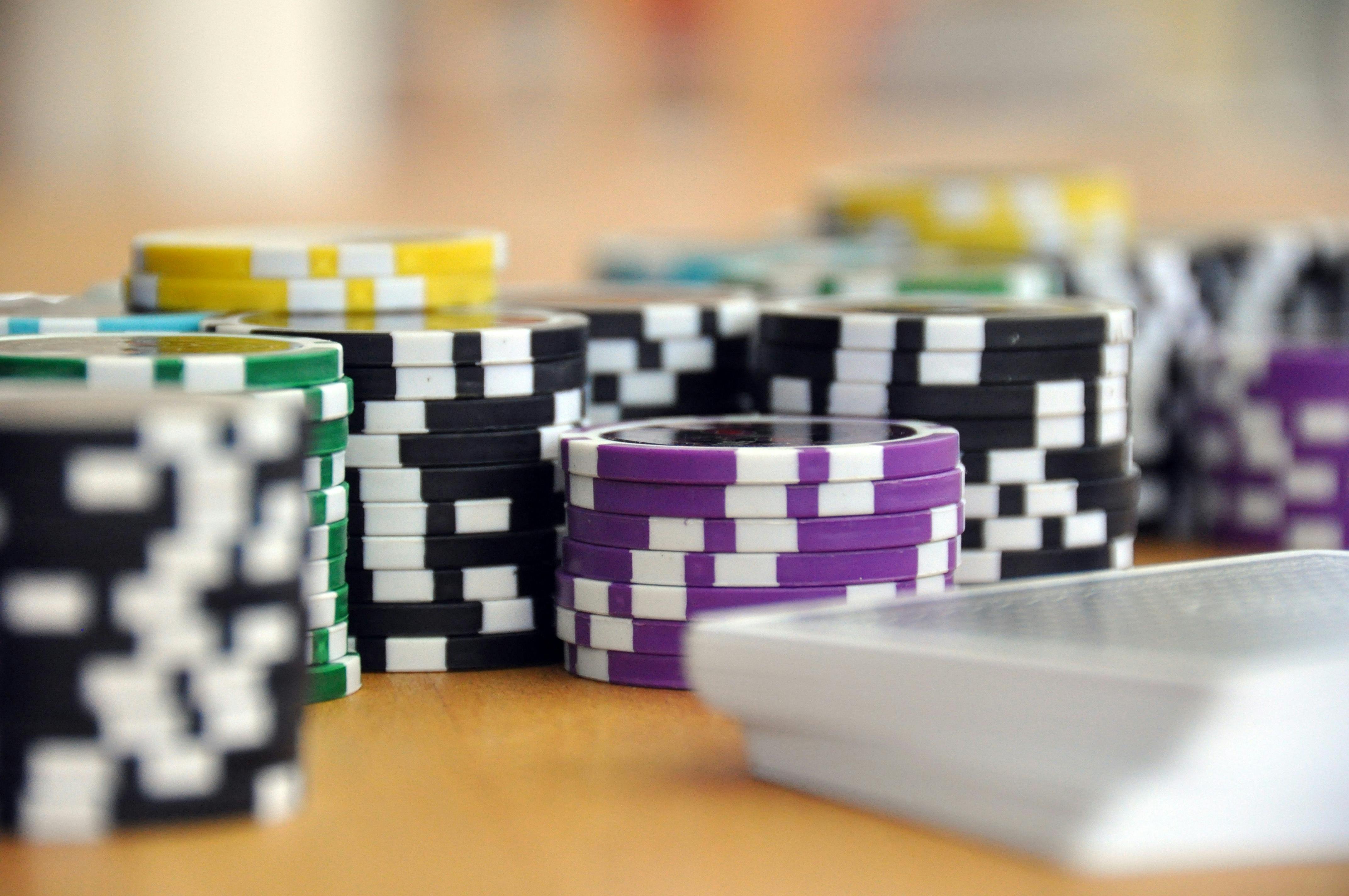 Live Evolution Gaming blackjack table with dealer and real cards on p200m slot